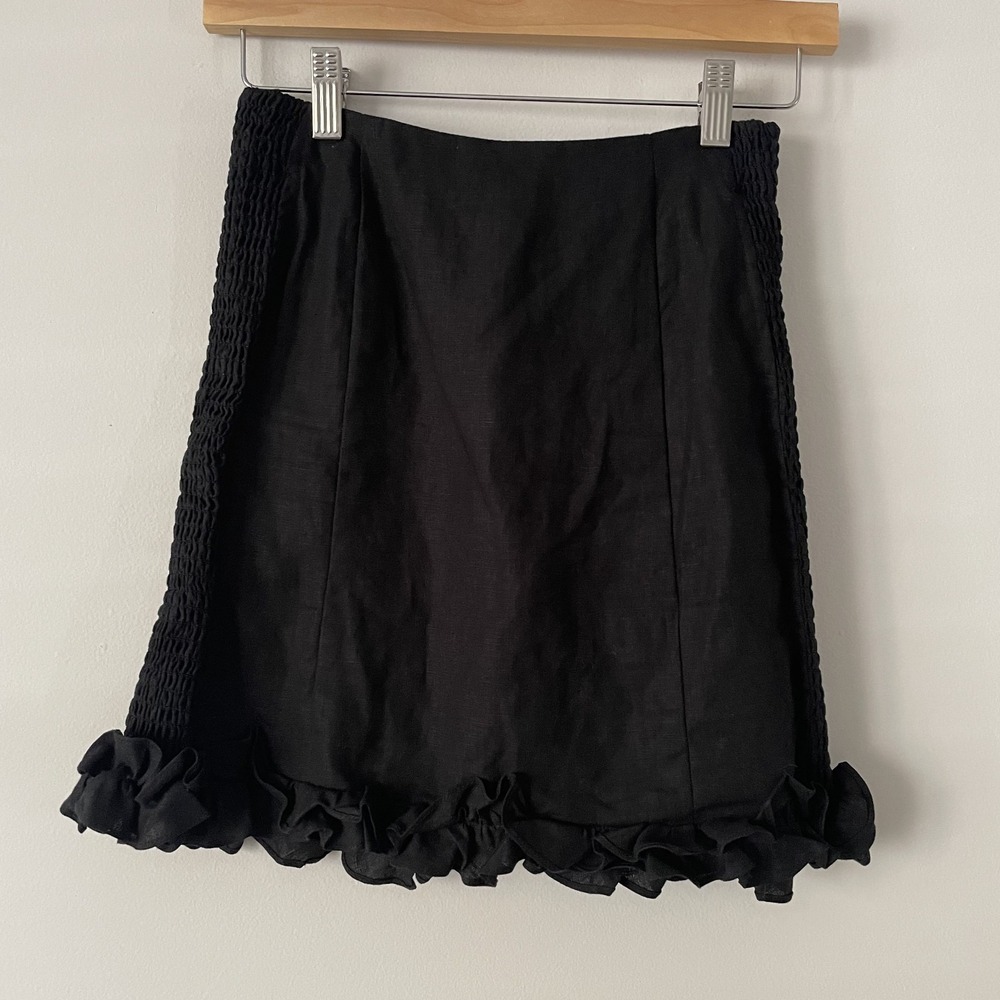 Reformation 100% Linen Ruffle Mini Skirt Black XS? Minimalist Luxury Smocked